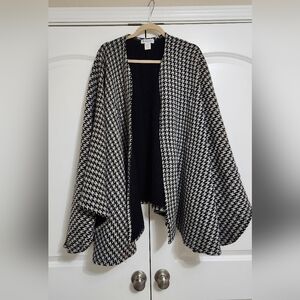 Vintage Gruppo Italiano Oversized Wool Houndstooth Poncho/ Cape